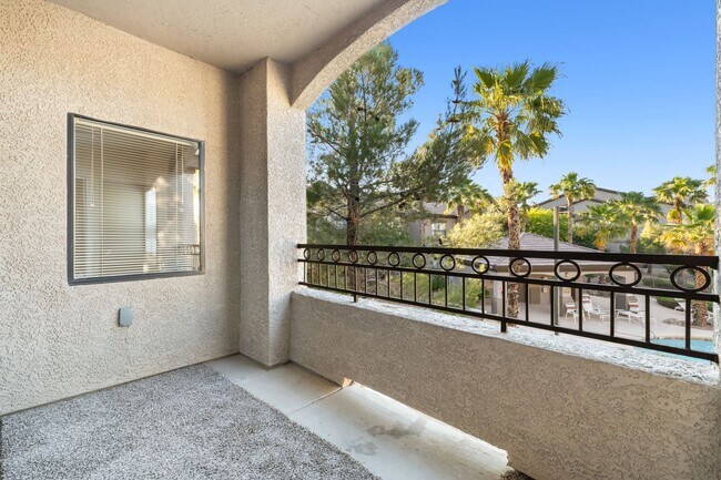 Building Photo - Comfort & Convenience: Modern 2-Bed, 2-Bat...