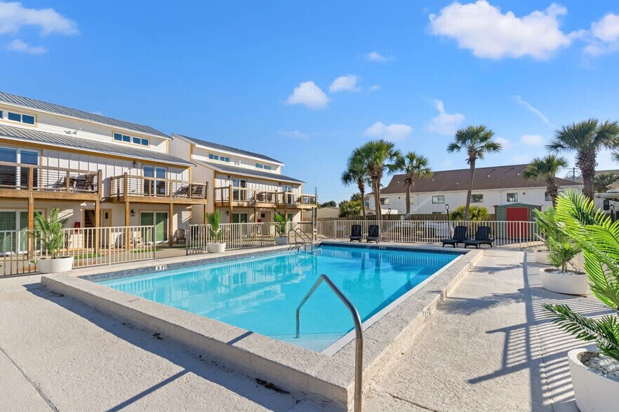 Building Photo - 8115 Thomas Dr