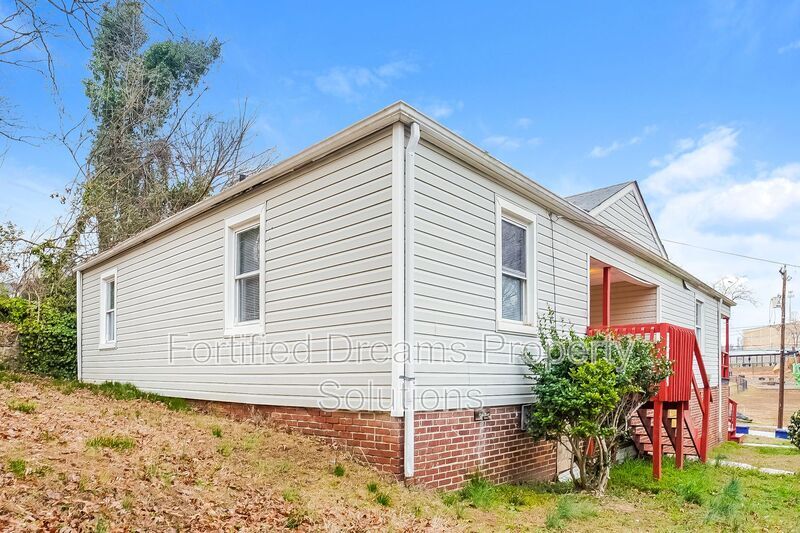 Building Photo - 421 E Twenty-Fourth St