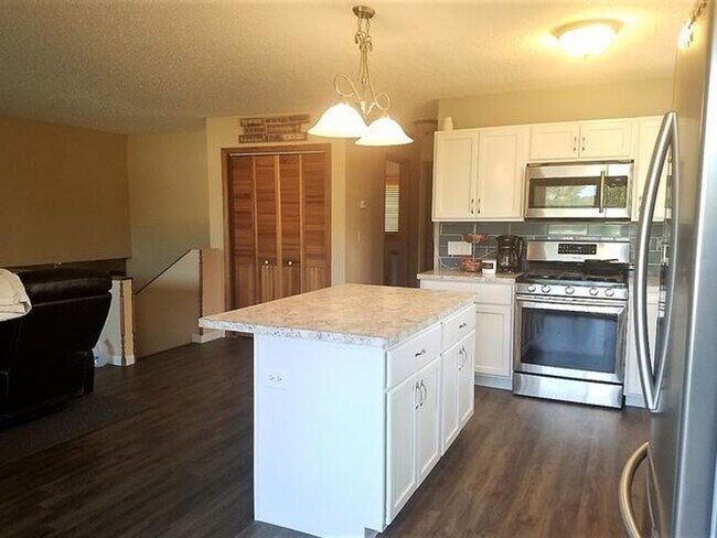 Building Photo - Great home, great quiet neighborhood!