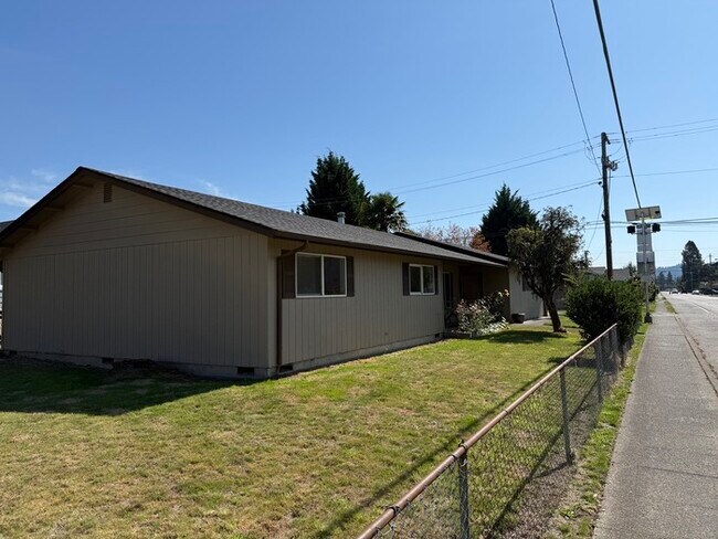 Building Photo - 1168 30th Ave