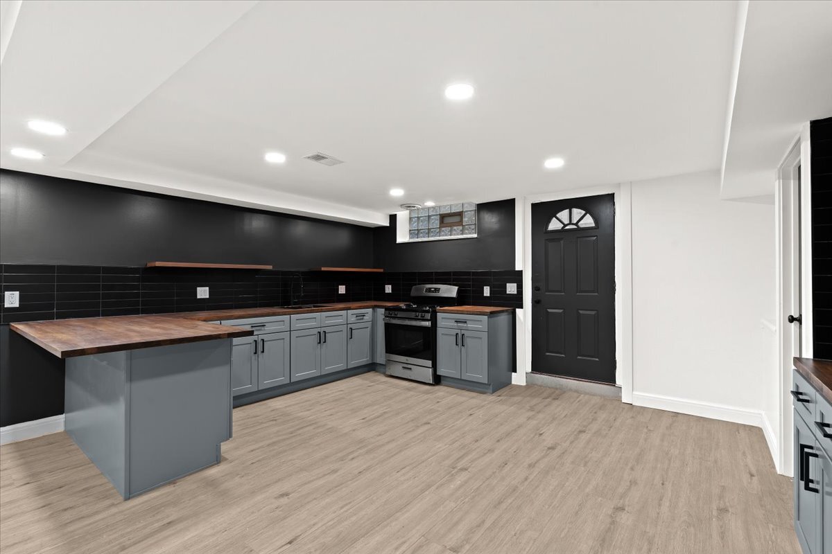 Building Photo - 40526 Woodside Dr