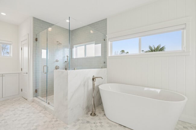 Building Photo - 1915 Windward Ln