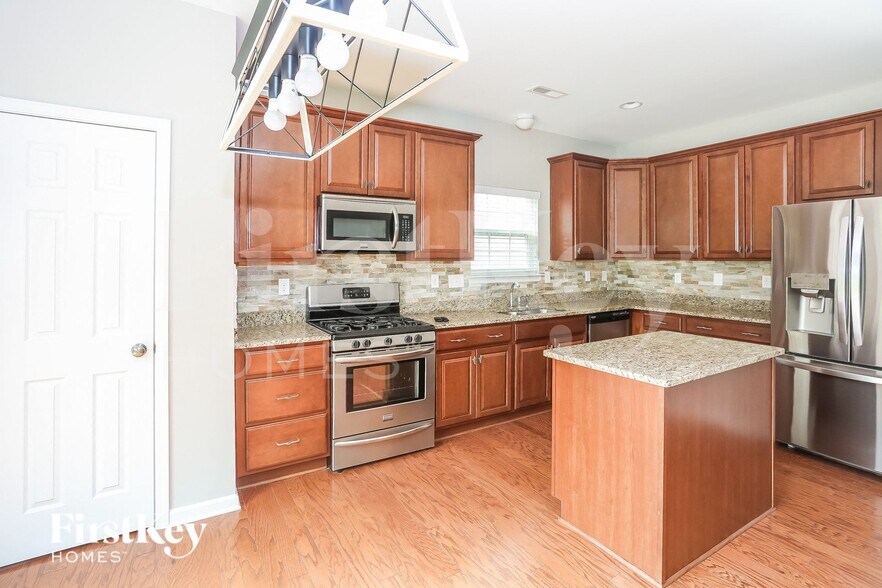 Building Photo - 2250 Laurens Dr