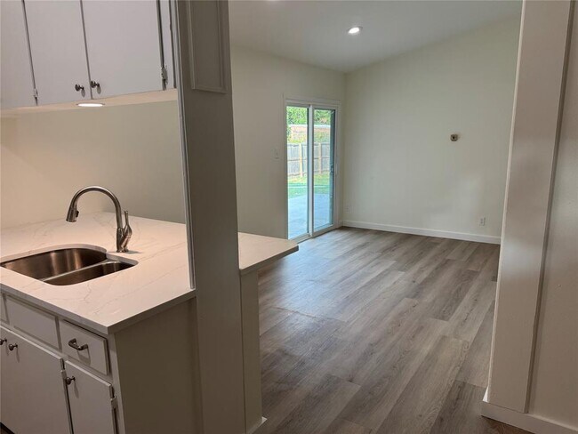 Building Photo - 6507 Middleham Pl