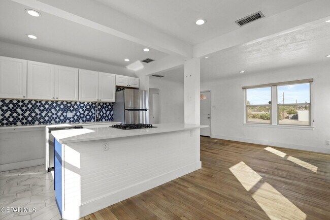 Building Photo - 2105 Happer St