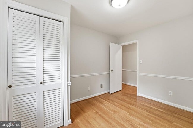 Building Photo - 2419 Claremont Dr