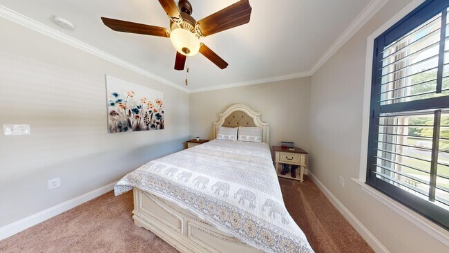 Building Photo - Like New Colonial Style Townhome close to Downtown Opelika