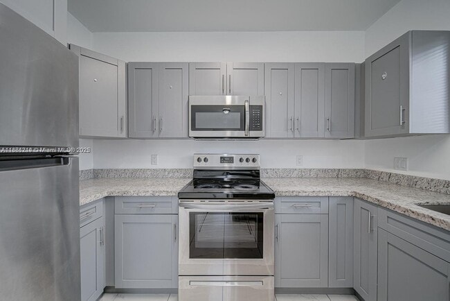 Building Photo - 14750 NE 7th Ave