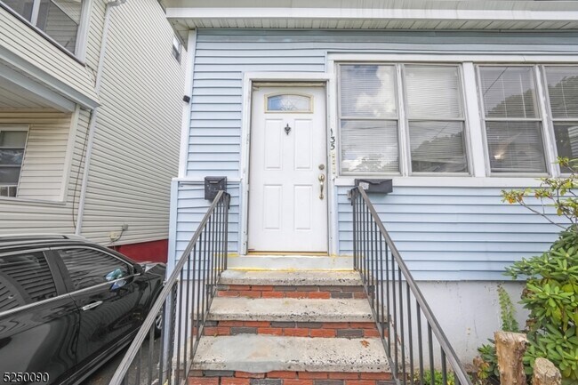 Building Photo - 135 S Munn Ave