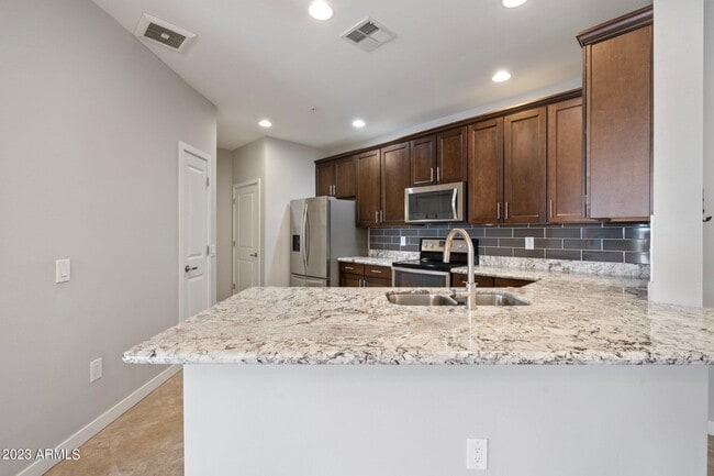 Building Photo - 2511 W Queen Creek Rd