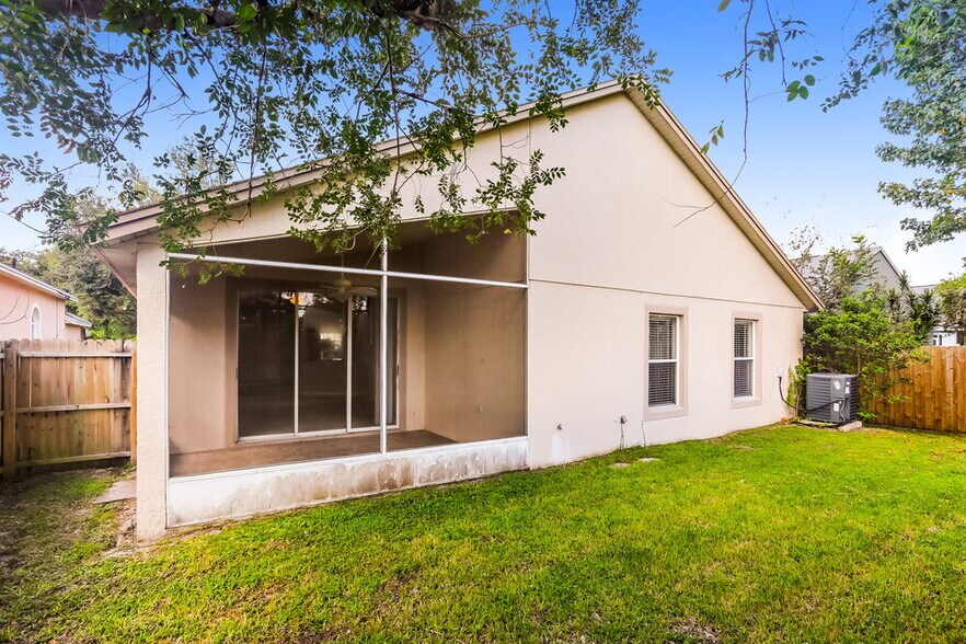 Building Photo - 665 Buckingham Dr