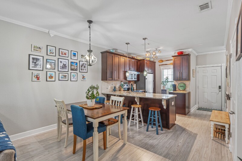 Building Photo - 2711 Bay Club Dr