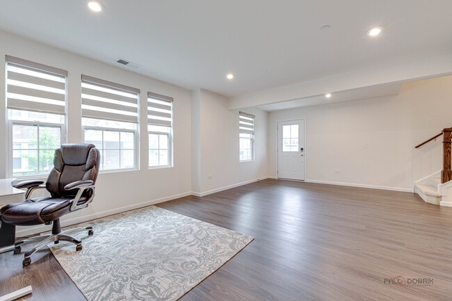Building Photo - 121 Yorktown Ct
