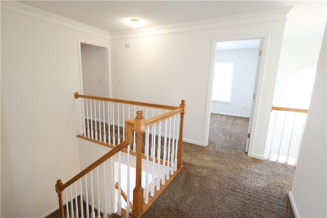 Building Photo - 1056 Oak Hollow Ct