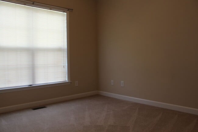 Building Photo - 205 Stillwater Creek Dr