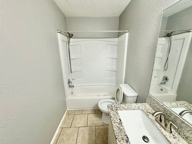 Building Photo - Hinkle Multi Home