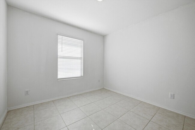 Building Photo - 1393 Beach Dr