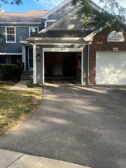 Building Photo - 1123 Bristol Ct