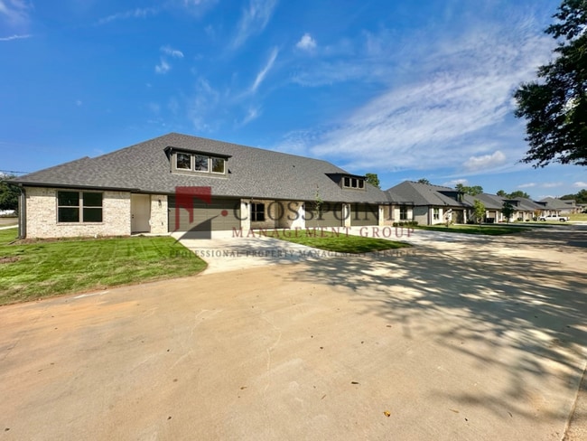 Building Photo - Tour Today! New Construction 4 Bed 2 Bath Triplex!