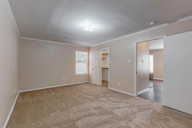 Building Photo - Charming 3-Bedroom Home on Treed Cul-de-Sa...