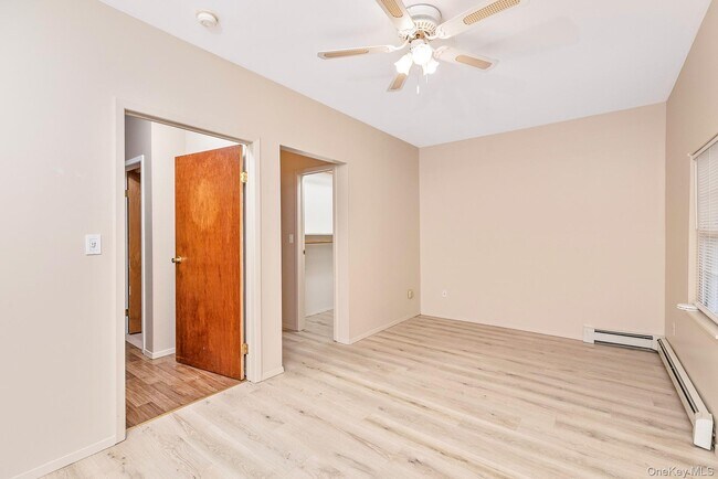Building Photo - 4 Brooktree Ct
