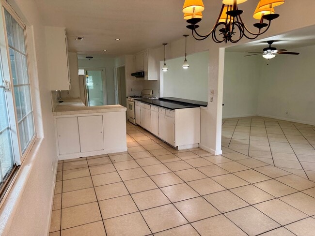 Building Photo - 2025 CA-140