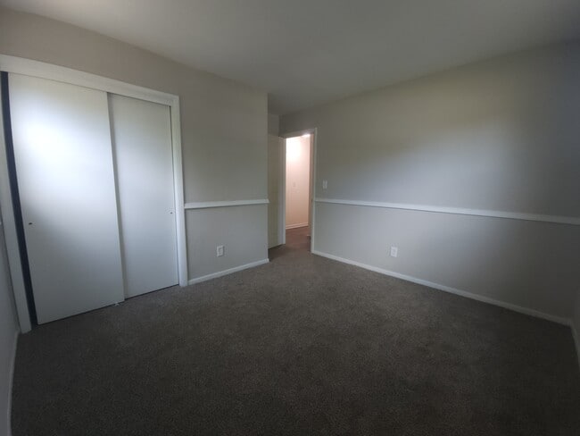 Building Photo - 846 Drawbridge Dr