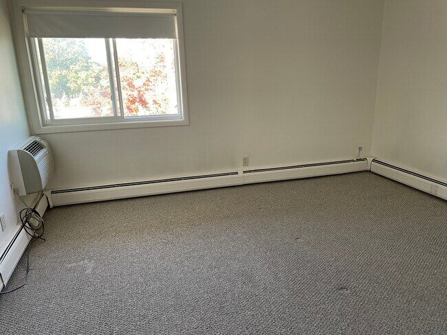 Building Photo - 400 Narragansett Pkwy