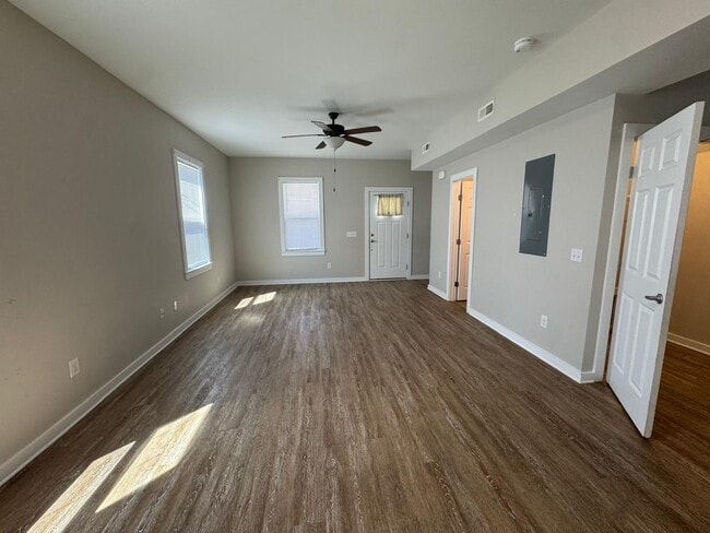 Building Photo - 1905 Grayson St