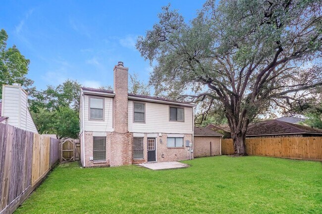 Building Photo - 8010 Goldengrove Dr
