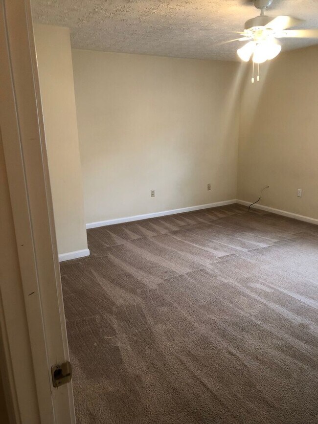 Building Photo - 2 Bed 2.5 Bath Condo