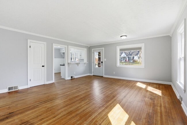 Building Photo - 1440 E Locust St