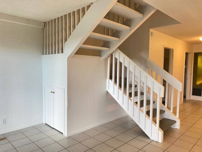 Building Photo - 3BR/2.5BA Condo in Wainaku - Hale Huki