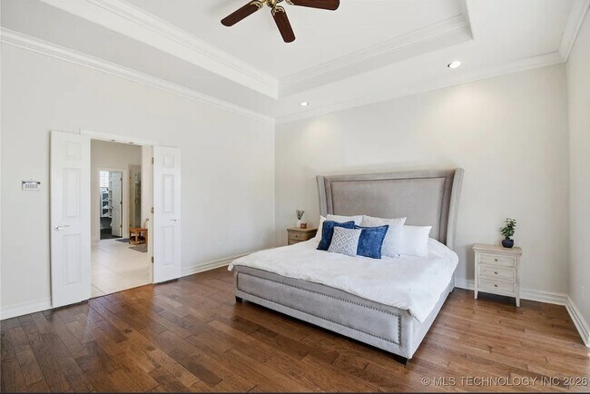 Building Photo - Exquisite custom home with high end finishes located in the gated community of Maple Ridge Village