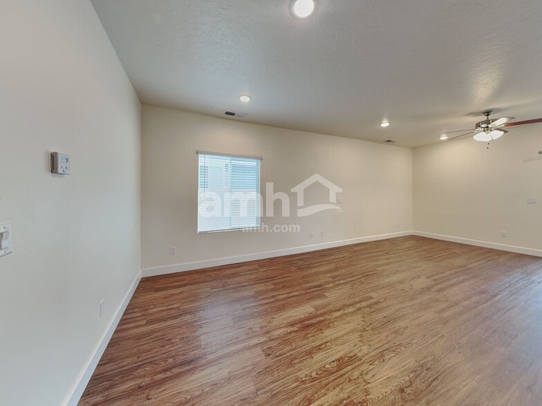 Building Photo - 5095 W Milliron Dr