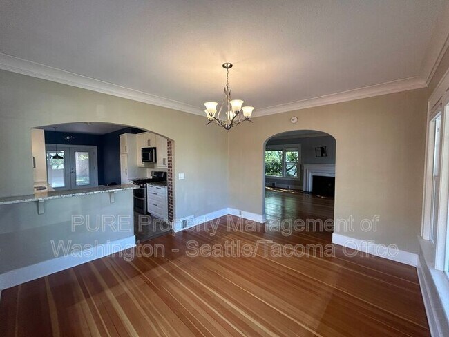 Building Photo - 208 N Washington Ave