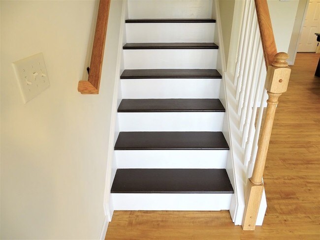 Building Photo - 329 Cedar Hollow