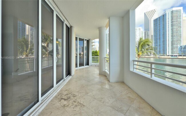 Building Photo - 848 Brickell Key Dr