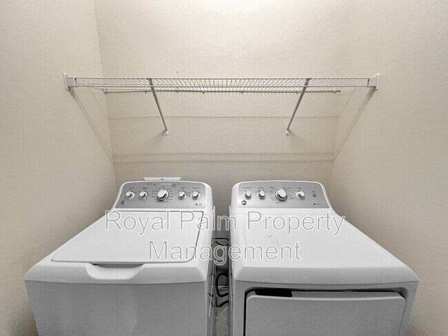 Building Photo - 8895 Via Isola Court