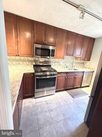 Building Photo - 10002 Oakton Terrace Rd