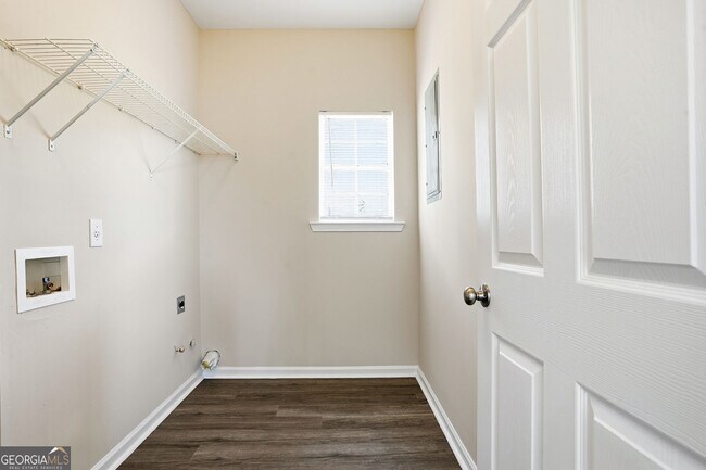 Building Photo - 405 Chadwick Cmns