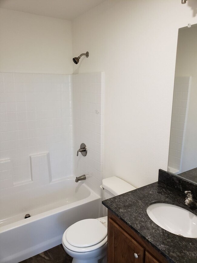Building Photo - 24 X 60 MANUFACTURED HOME ON 1 1/3 ACRES