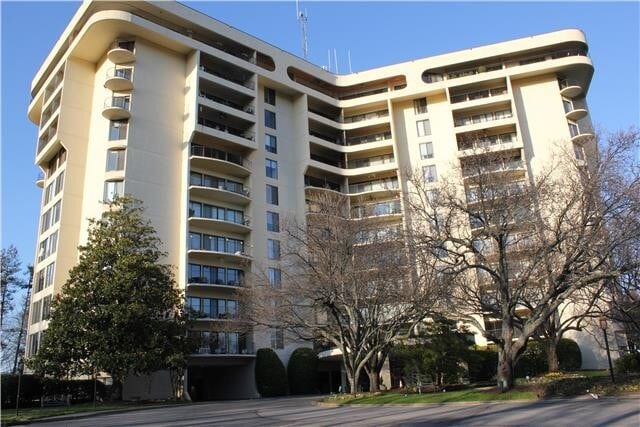Primary Photo - 6666 Brookmont Terrace