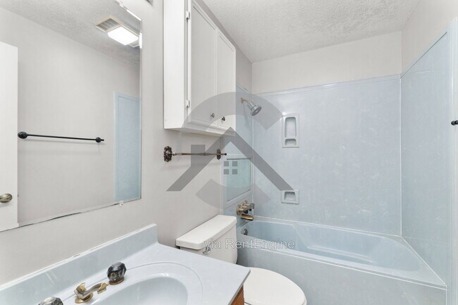 Building Photo - 16 Scarlet Maple Ct