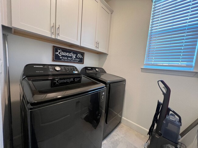 Building Photo - Beautiful Rockcress Home Near Dining, Shopping, And More!