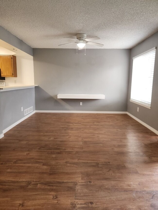 Building Photo - Wonderful townhome unit in Arvada! MOVE IN READY!!