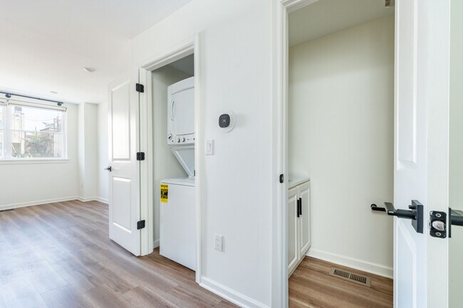 Building Photo - 2112 Sigel St