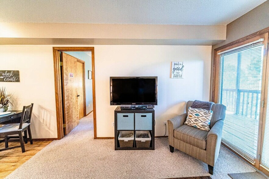 Building Photo - 5 Chandler Ln