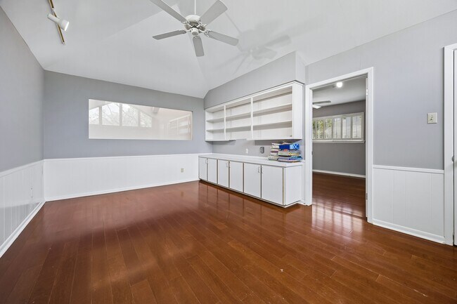 Building Photo - 5219 Loch Lomond Dr